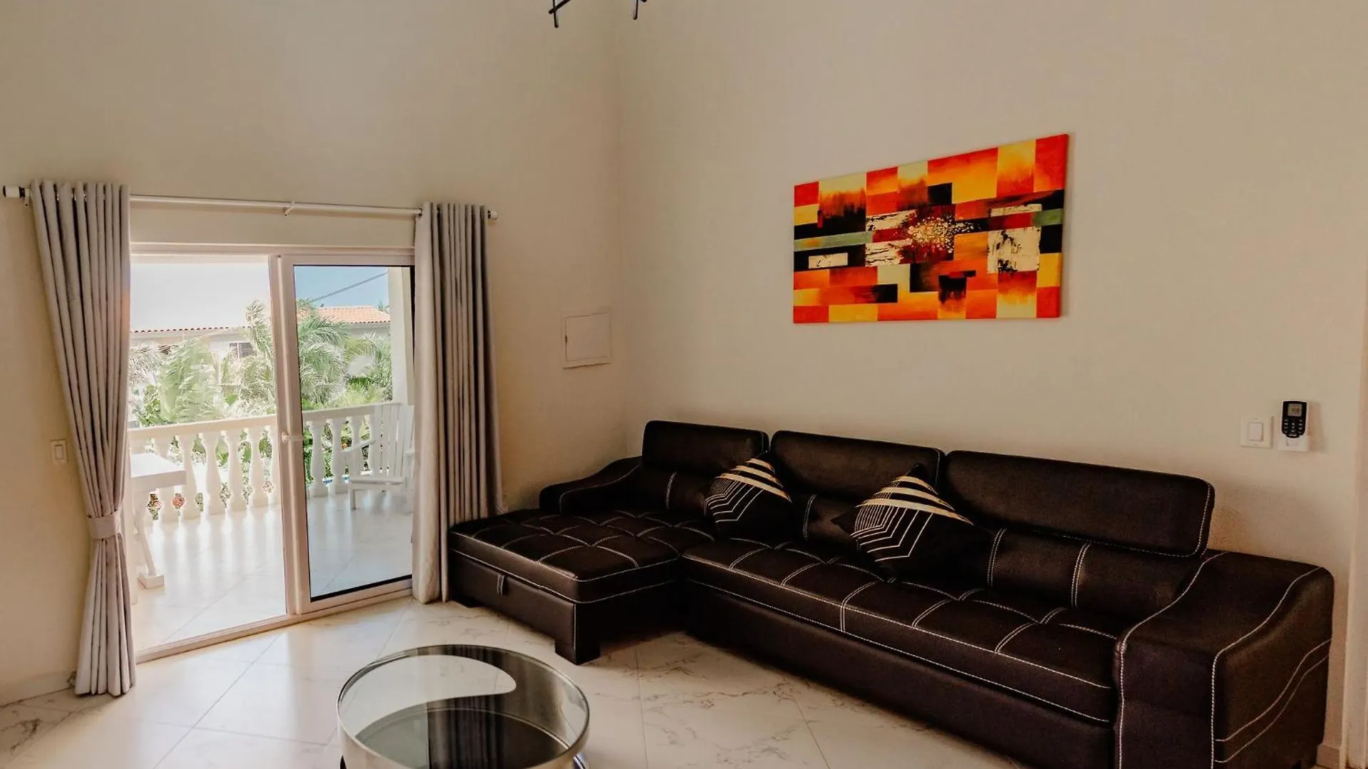 Impressive 2-Bedroom Apartment 2Km From Eagle Beach 팜비치